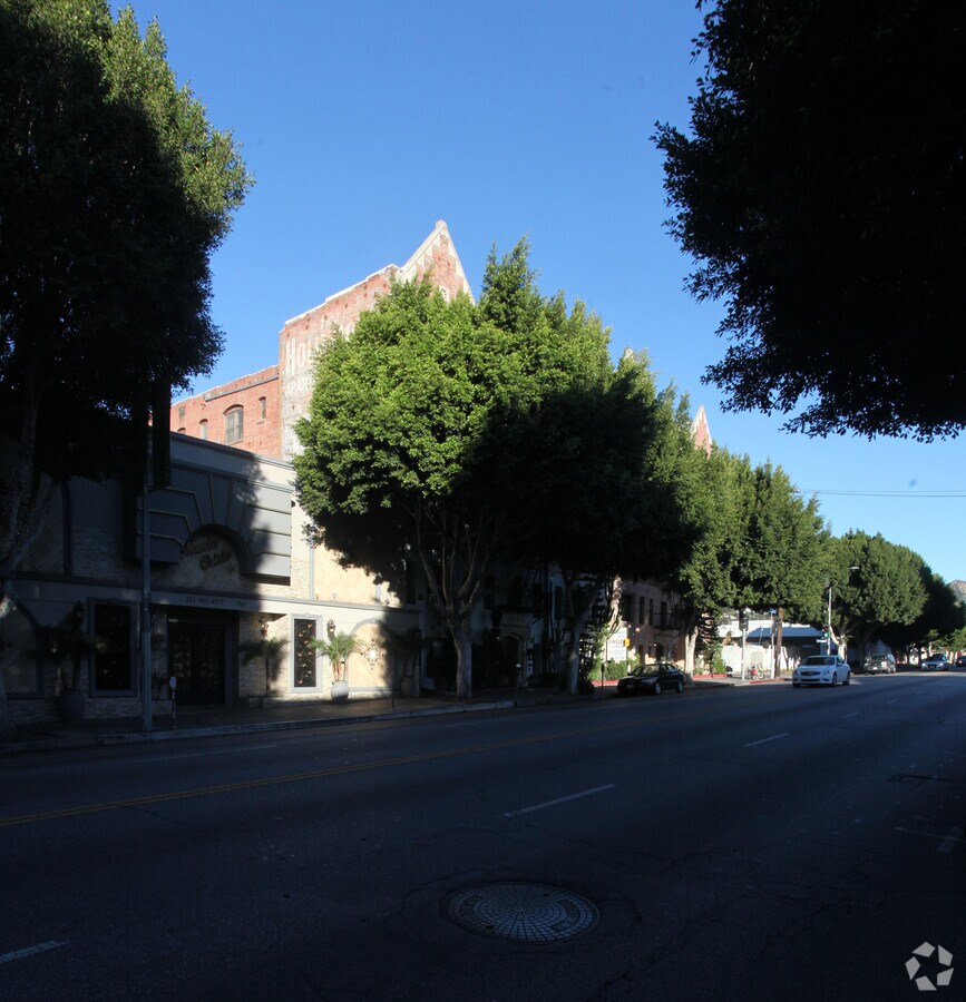 Hollymont Apartments - Hollymont Apartments