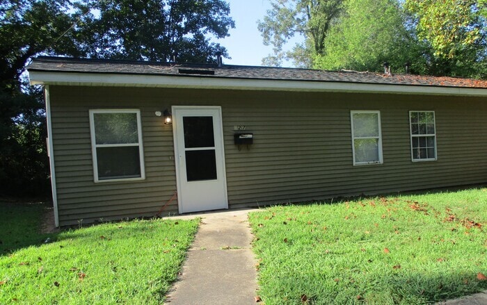 Photo - 327 Oak St