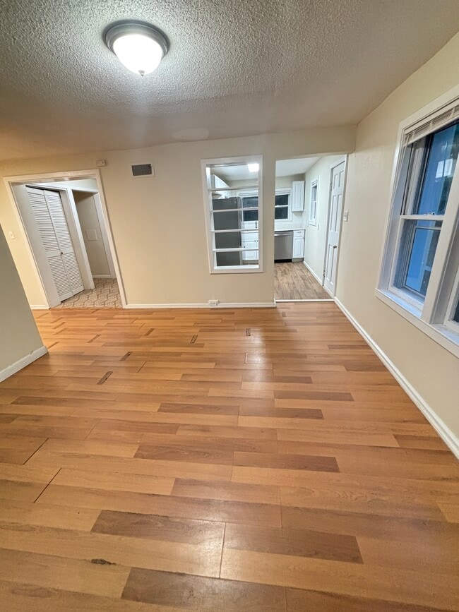 50 Oakdale Ave