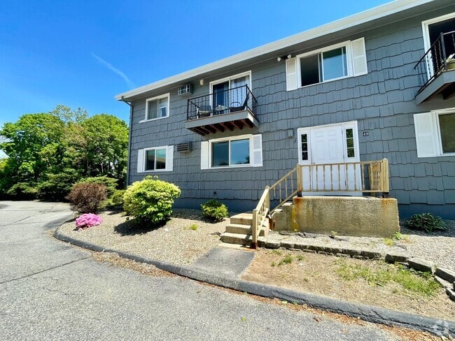 Building Photo - CHARMING TWO BEDROOM IN GROTON - HEAT INCL... Rental