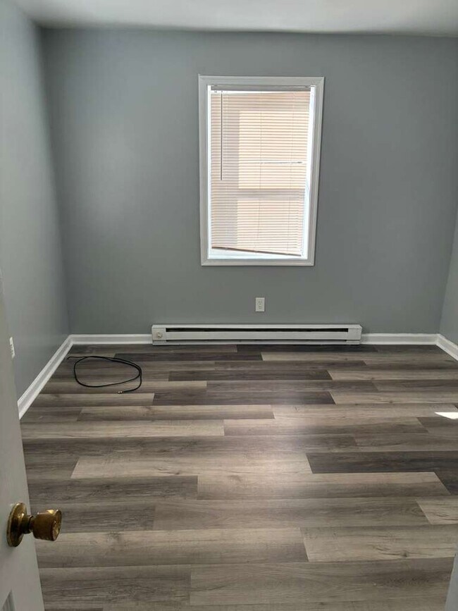 Photo - 807 Stoll St