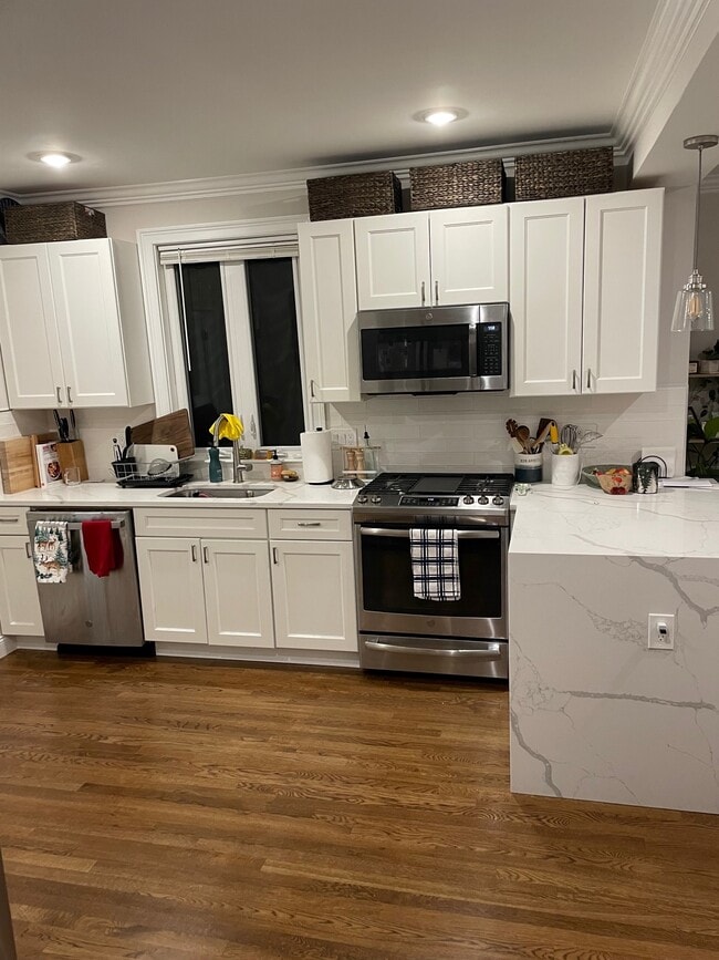 Building Photo - 38 Dustin St Unit 1