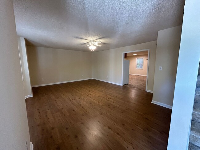 Building Photo - 1804/1806 Cedar Shoals Dr Unit 1804 Cedar Shoals Dr Rental