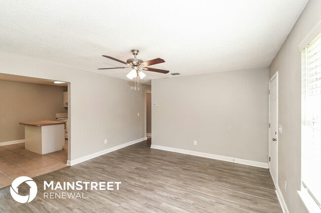 Photo - 1533 Raven Dr S