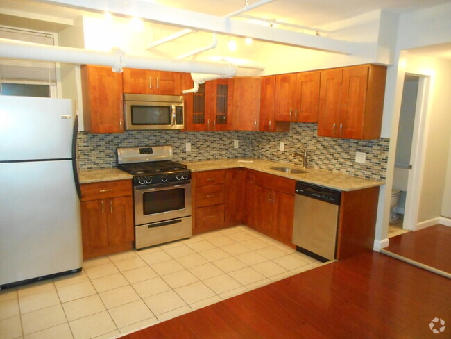 Building Photo - 70 Strathmore Rd Unit A Rental
