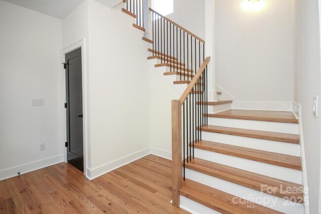 Photo - 1110 Greenleaf Ave