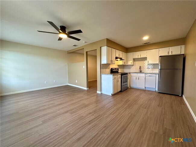 1409 N Bishop St Unit 2