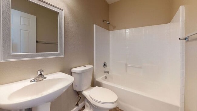 Photo - Very nice home in highly sought after location!