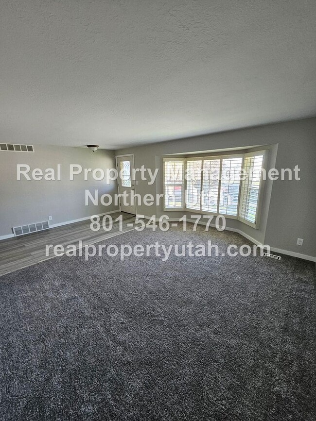 Photo - Lovely 5 Bedroom Home in Layton Available ...