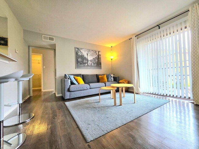 Photo - Oaks of Westlakes Apartments