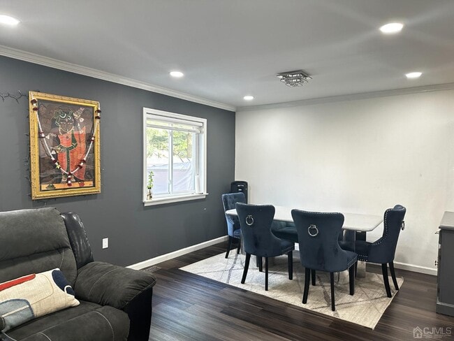 Photo - 107 Thoreau Dr