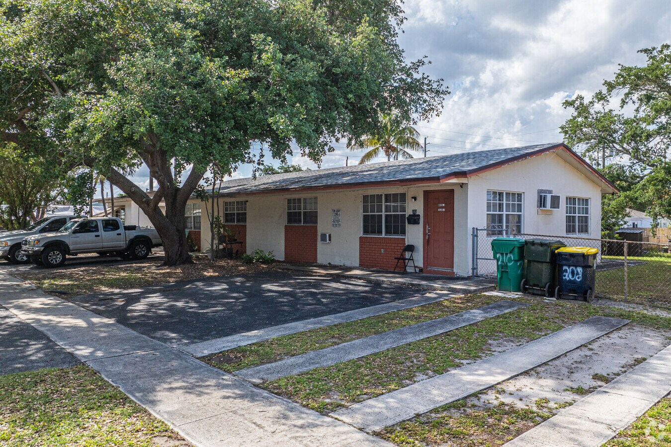 Primary - 210-212 SW 3rd St