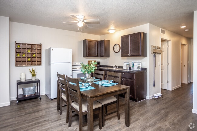 3BR, 1BA - Villa/1,008 SF - Park Place