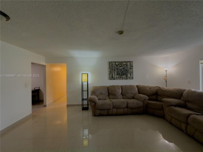Photo - 325 W Laurel Dr Unit 2L