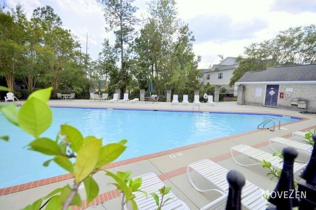 Photo - 210 Fullford Ln