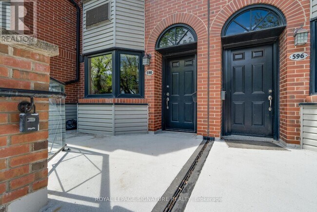 Photo - 598 Wellington St W