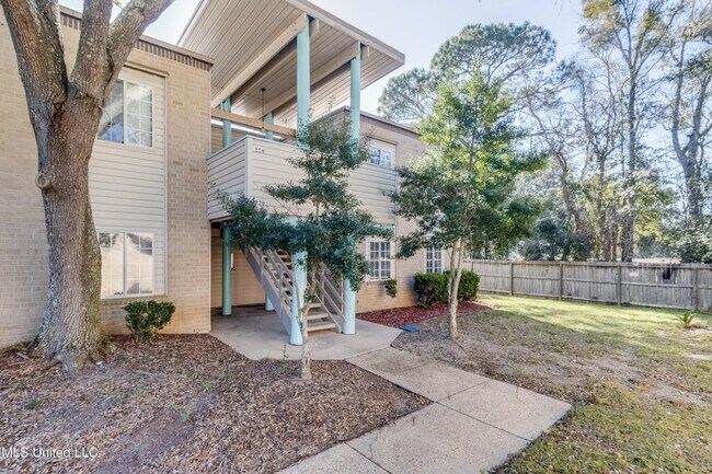 Photo - 245 Mc Donnell Ave