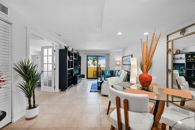 Photo - 1334 Collins Ave Unidad 403