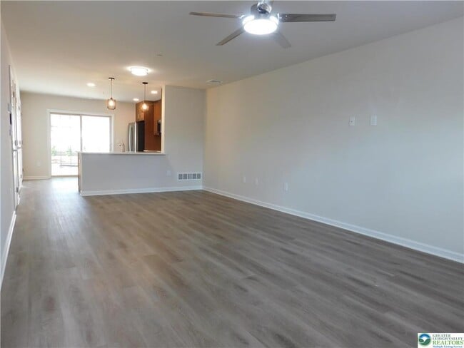 Photo - 324 E Frankford St