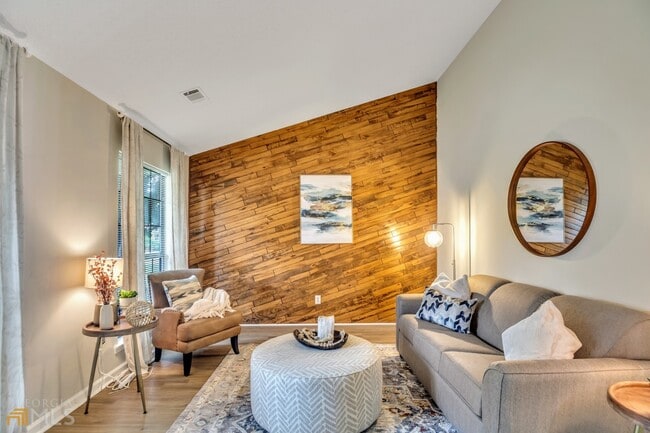 Photo - 2025 Winsburg Dr