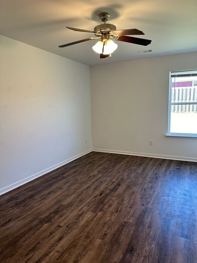 Photo - MOVE IN SPECIAL: FIRST MONTH FREE!! Newly ...