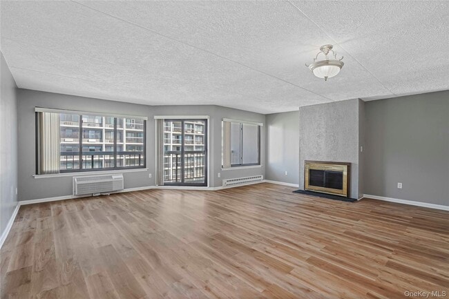 Building Photo - 200 High Point Dr Unit PH6