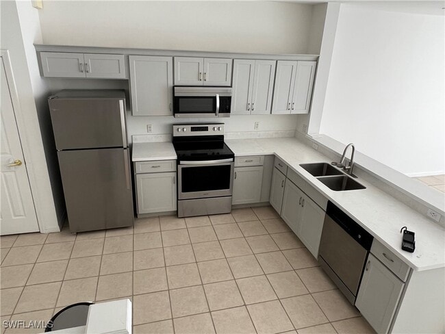 Photo - 972 Hampton Cir