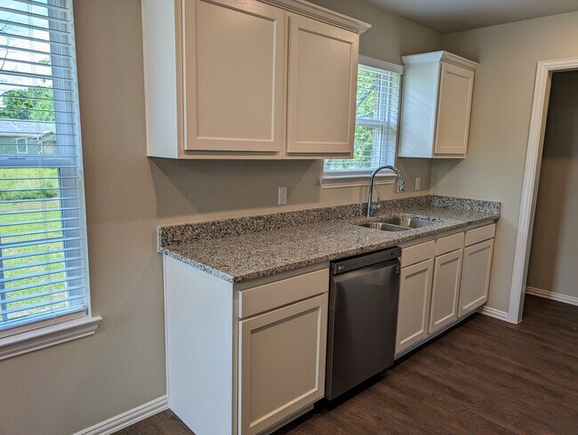 Kitchen - 1301 Houston St