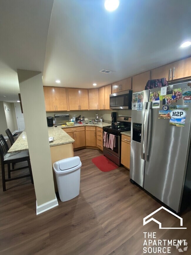 Building Photo - 2118 N Avers Ave Unit G Rental
