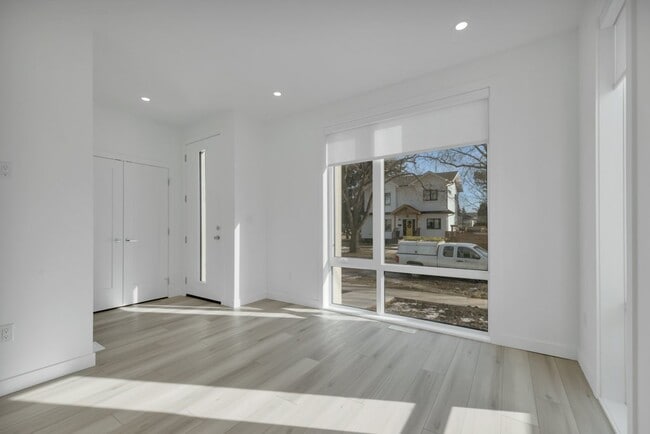 Photo - 10969-10130 130 St NW Unit 3 (Main)