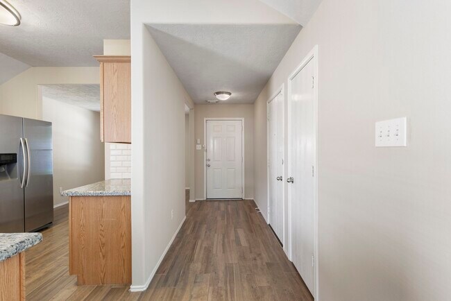 Photo - 31 Bark Bend Pl