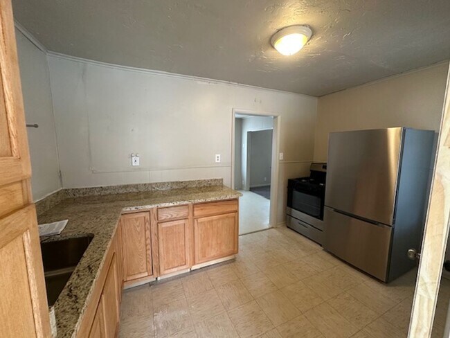 Photo - 3 Bedroom 1 Bath Home For Rent