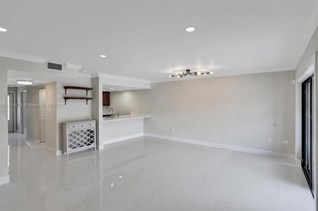 Building Photo - 3945 NE 167th St Unit 18 Rental