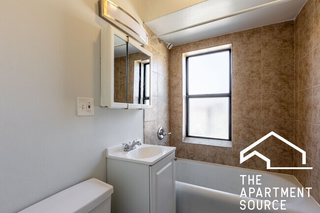 Photo - 4810 W Armitage Ave Unidad 3R