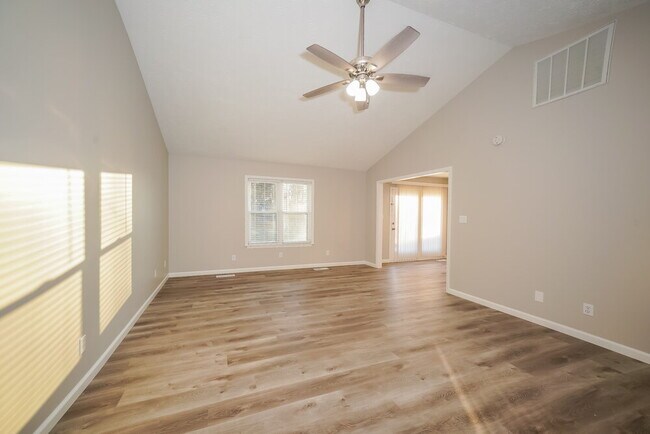 Photo - 703 Willow Ct