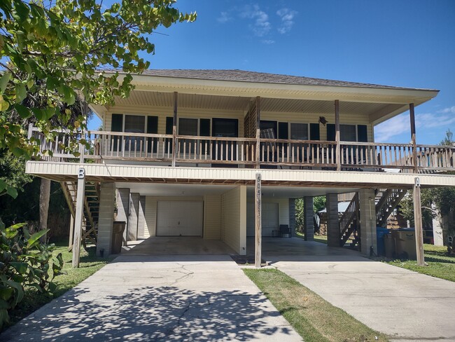 Parking and garage - 505 Miller Ave Unit 505-B