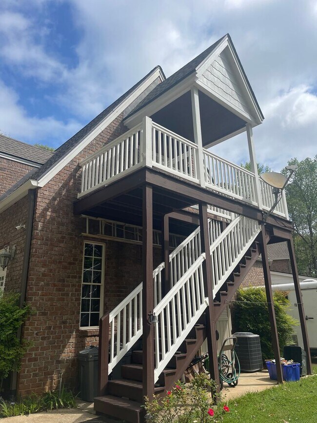 Photo - 1 Bedroom/ 1 Bathroom Furnished Garage apartment off Hwy. 441! Available early June!