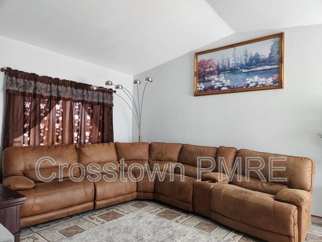 Photo - 1124 E 25th St