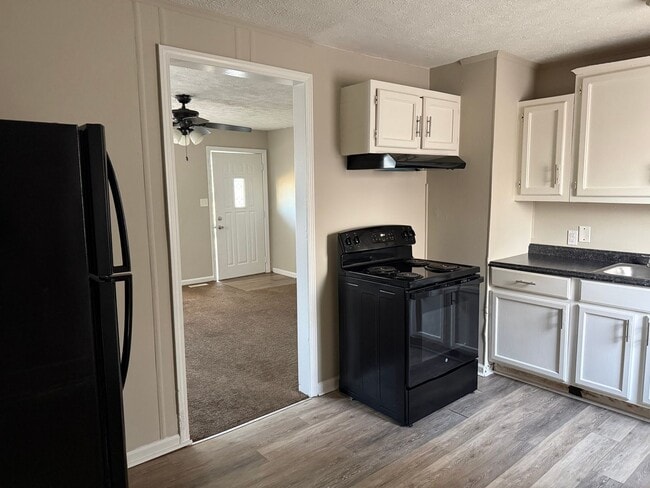 Photo - 2 Bedroom Home in a Central Area!