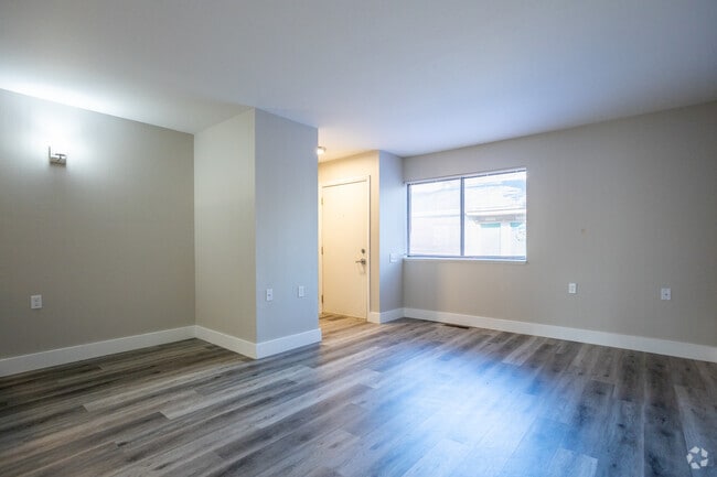 Pine Creek Apartments