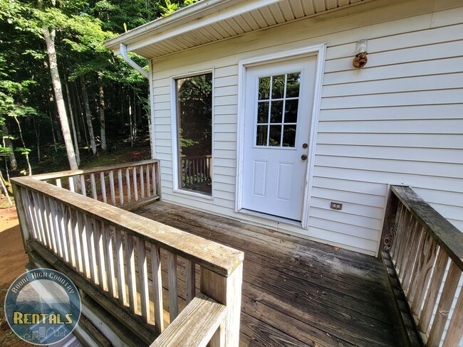 2bd/1ba Upstairs Duplex Off Howard's Creek - 2bd/1ba Upstairs Duplex Off Howard's Creek House