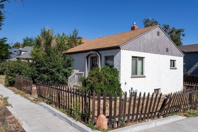 Photo - 922 E High St