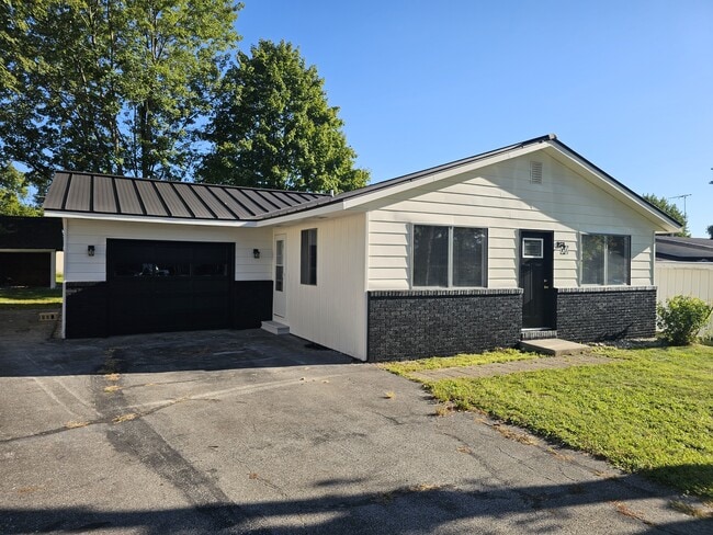 Building Photo - 309 E Mayfair Ln Rental