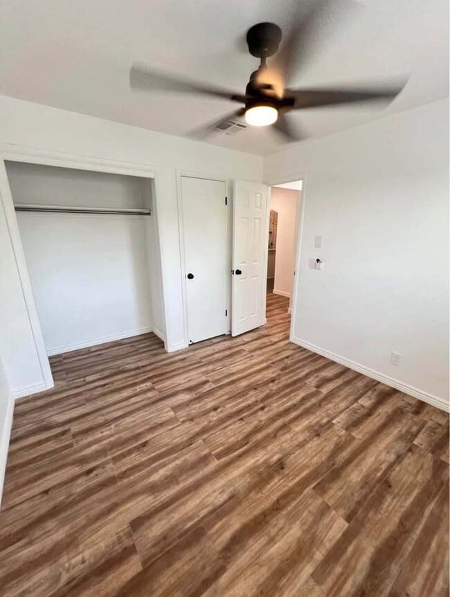 Building Photo - "Private Room with a shared bathroom (1 other room) locate in the Heart of Washington, UT!" Unit Room 4
