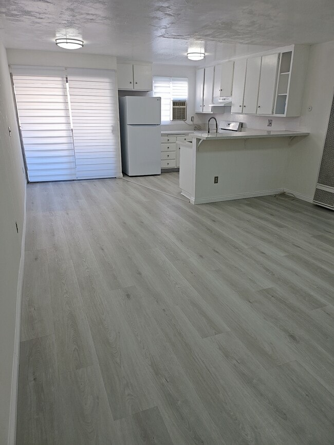 Building Photo - 18530 Hatteras St Unit 232 Rental