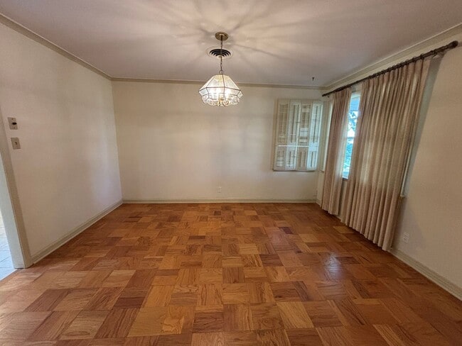 Photo - Large home in Brooadmor!