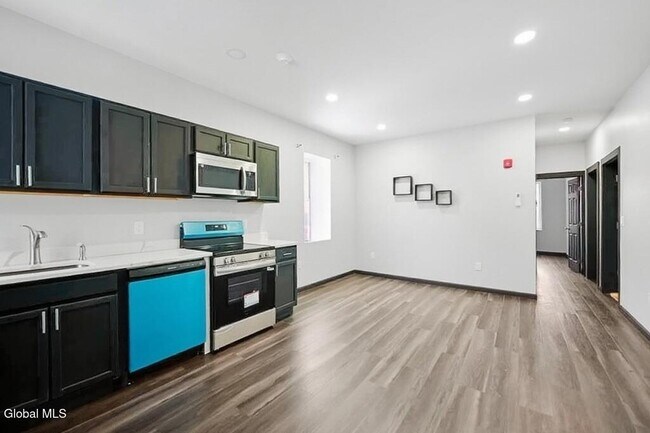 Photo - 1368 Central Ave Unidad 3