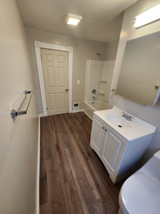 Bathroom (11x5) - 340 Virginia Ave Unit 2