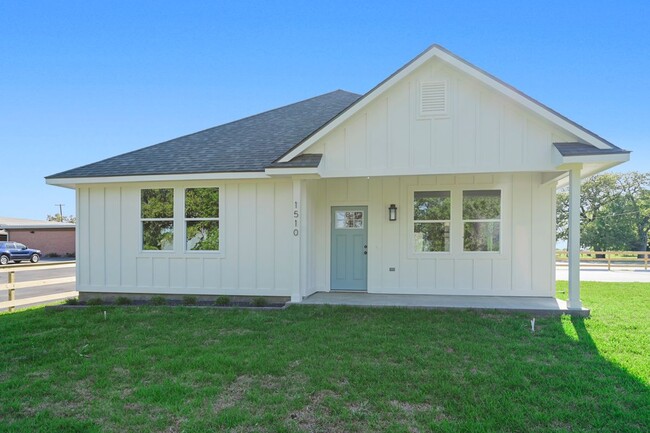 Building Photo - 1508 Echols St Rental