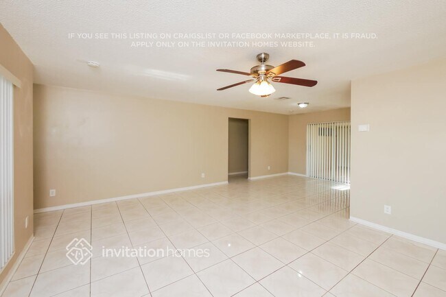 Photo - 700 S Rainbow Dr